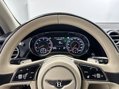 Used 2018 Bentley Bentayga image 44