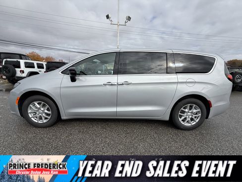 New 2026 Chrysler Pacifica Select image 6