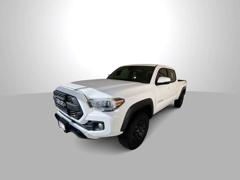 Certified 2019 Toyota Tacoma TRD Off-Road w/ Technology Package AWD/4WD image 4