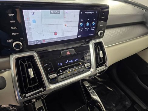Used 2023 Kia Sorento SX Prestige image 24