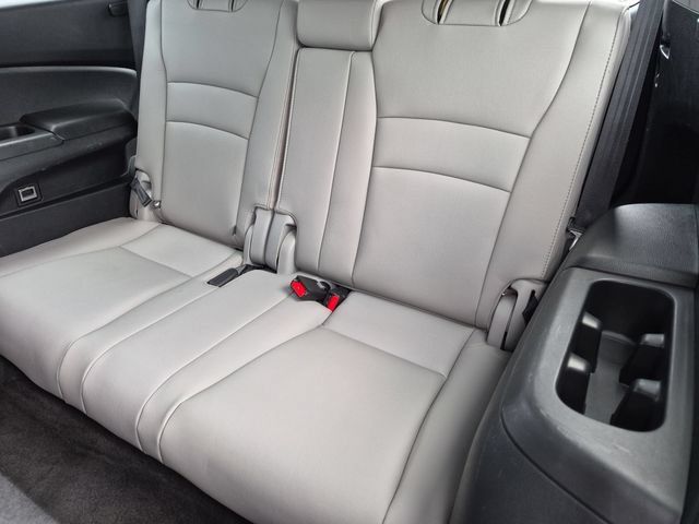 Used 2016 Honda Pilot Touring image 19
