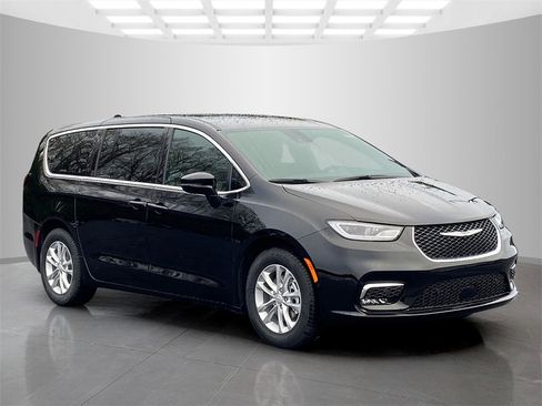 New 2026 Chrysler Pacifica Select image 5