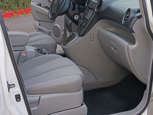 Used 2007 Kia Rondo LX FWD image 17