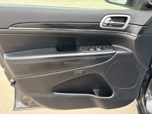 Used 2020 Jeep Grand Cherokee Limited image 19