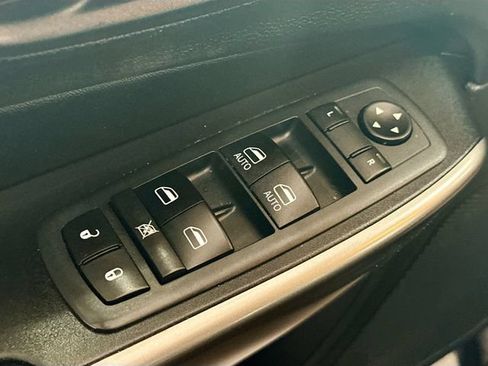 Used 2020 Jeep Cherokee Latitude Plus w/ Cold Weather Group AWD/4WD image 18