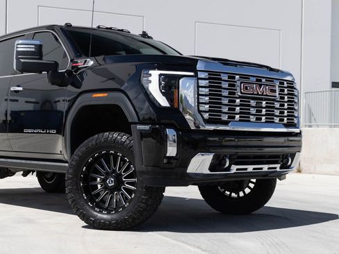 Used 2024 GMC Sierra 3500 Denali w/ Technology Package AWD/4WD image 3