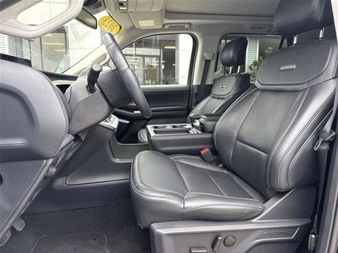 Certified 2025 Ford Expedition Platinum AWD/4WD image 4