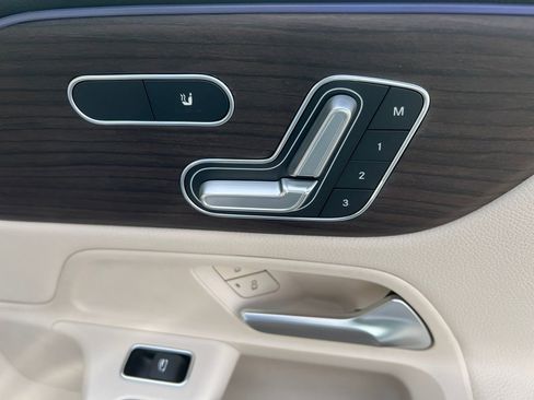 New 2026 Mercedes-Benz GLB 250 4MATIC image 16