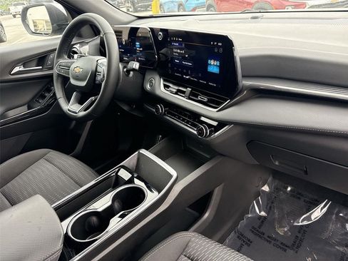 Used 2025 Chevrolet Equinox LT FWD image 26