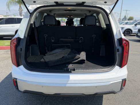 Certified 2024 Kia Telluride LX FWD image 10