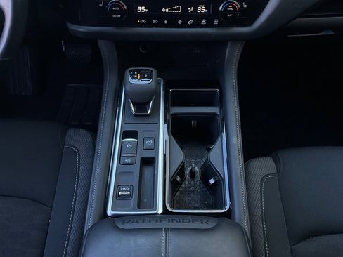 Used 2025 Nissan Pathfinder SV image 16