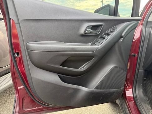 Used 2016 Chevrolet Trax LS FWD image 11