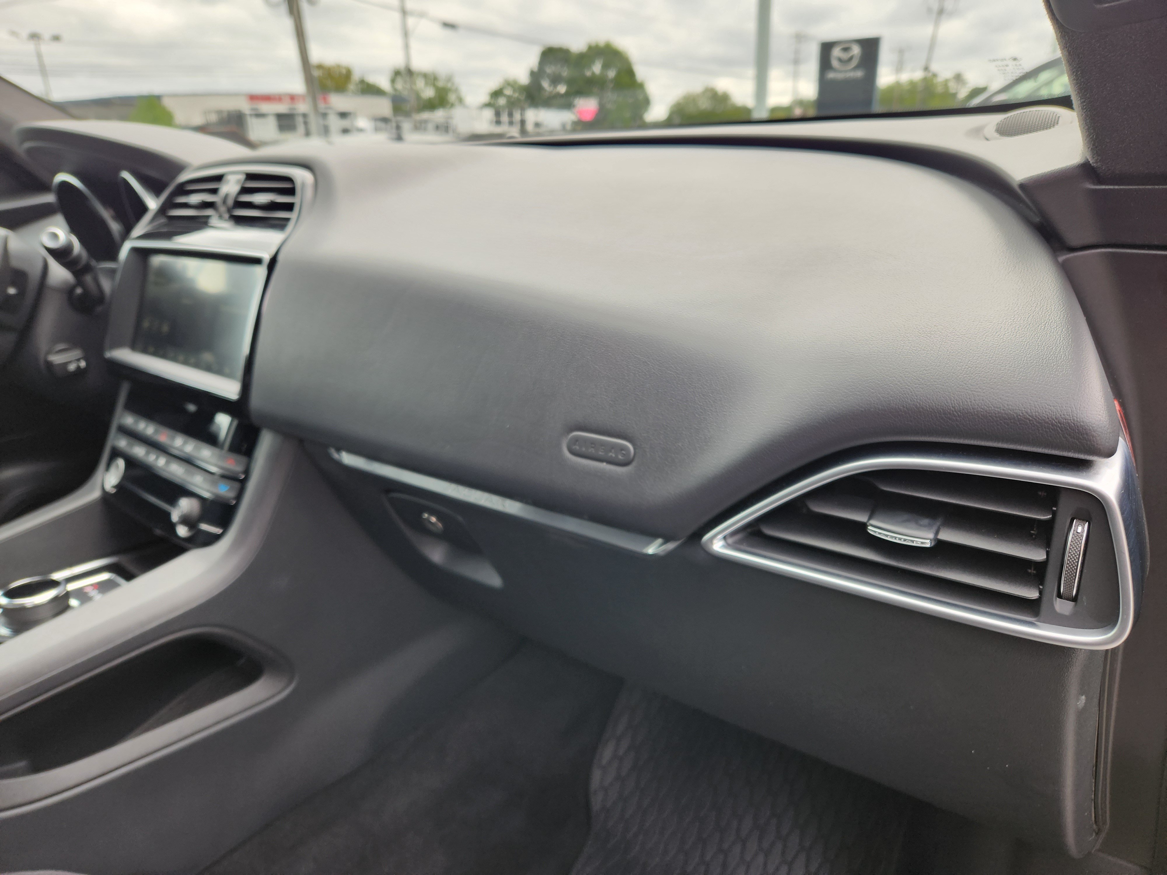 Used 2019 Jaguar F-PACE Premium AWD/4WD image 17