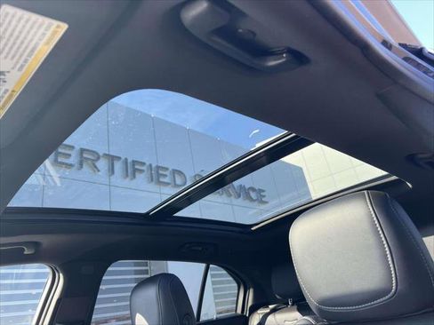 Certified 2023 Cadillac XT4 Luxury w/ Cold Weather Package AWD/4WD image 19
