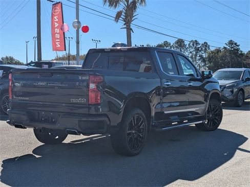 Used 2022 Chevrolet Silverado 1500 High Country w/ High Country Premium Package image 3