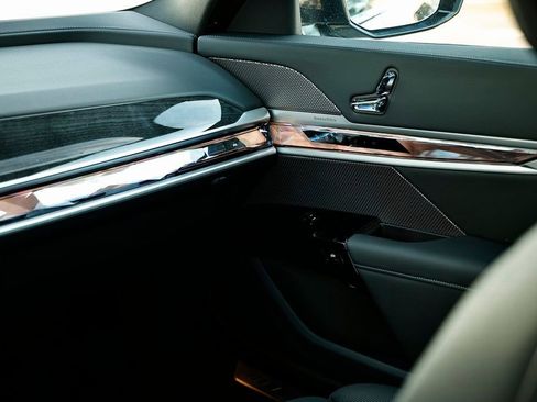 New 2026 BMW 740i w/ Executive Package image 31