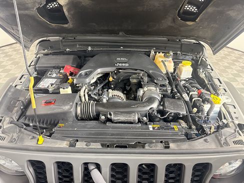 Used 2021 Jeep Gladiator Rubicon w/ Cold Weather Group AWD/4WD image 39