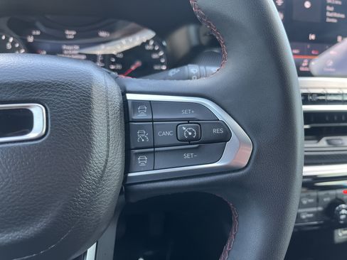 Used 2025 Jeep Compass Trailhawk AWD/4WD image 19