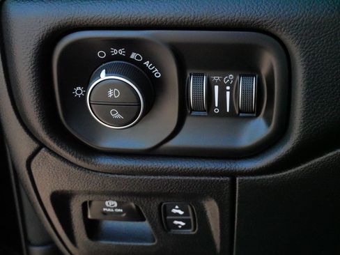 Used 2025 RAM 1500 Big Horn AWD/4WD image 26