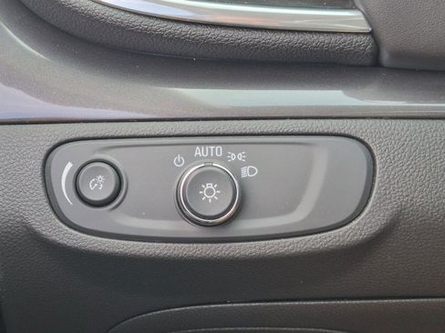 Used 2021 Buick Encore Preferred AWD/4WD image 13