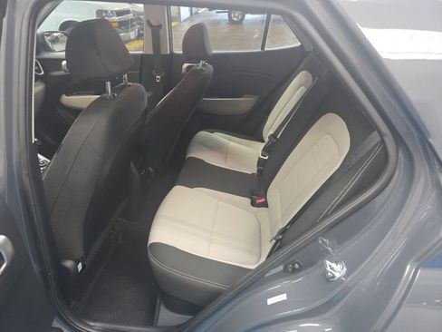 Used 2025 Hyundai Venue SEL FWD image 19