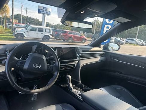 Used 2025 Toyota Camry SE FWD image 12