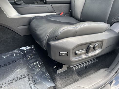 Used 2025 Toyota Sequoia Platinum AWD/4WD image 4