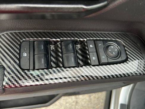 Used 2024 Toyota Tacoma SR5 w/ SR5 Upgrade Package RWD image 17