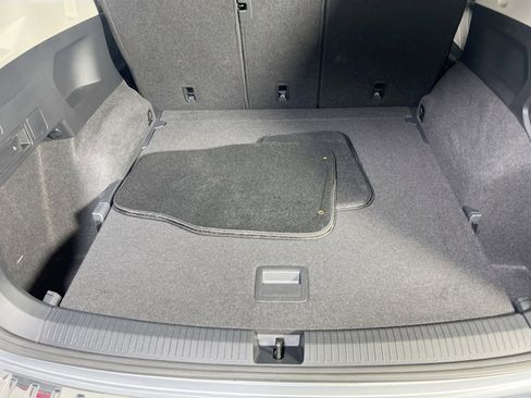 Used 2022 Volkswagen Tiguan SE image 25