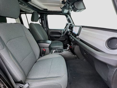 Used 2024 Jeep Wrangler Unlimited AWD/4WD image 18