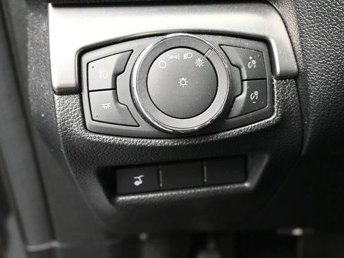 Used 2018 Ford Explorer XLT w/ Equipment Group 202A FWD image 12