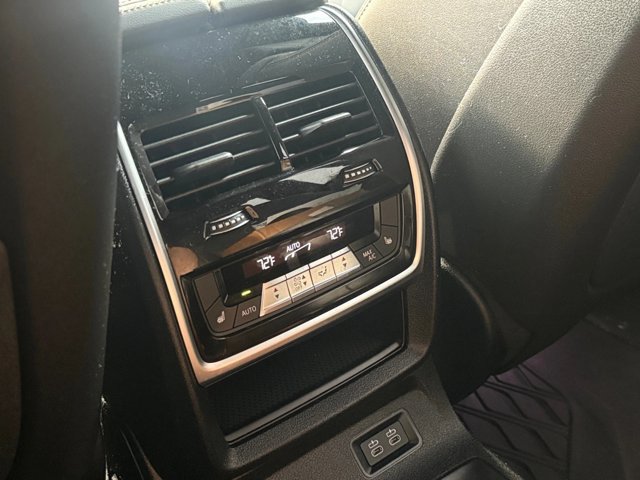 Used 2026 BMW X7 xDrive40i w/ M Sport Package AWD/4WD image 19