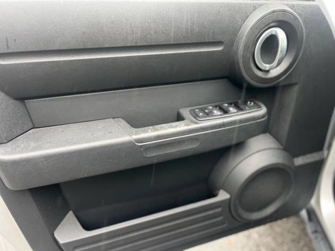 Used 2007 Dodge Nitro SXT image 11