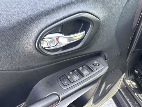 Used 2021 Jeep Cherokee Trailhawk w/ Trailer Tow Group image 17