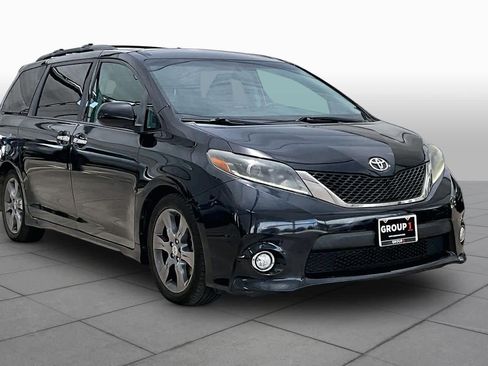 Used 2015 Toyota Sienna SE FWD image 3