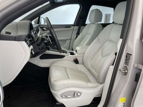 Certified 2023 Porsche Macan S image 5