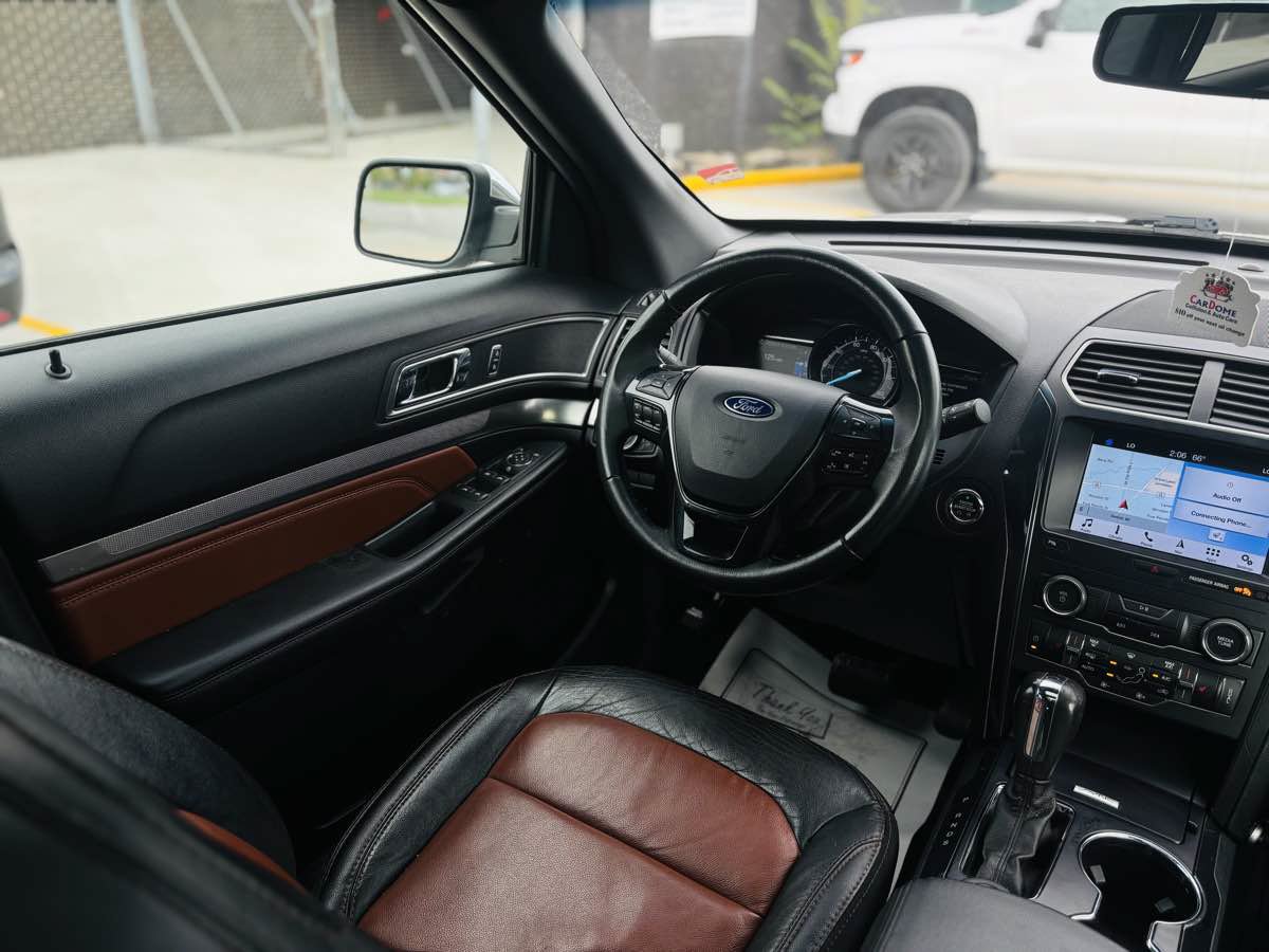 Used 2019 Ford Explorer XLT w/ Equipment Group 202A AWD/4WD image 50