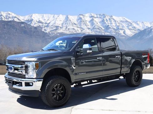 Used 2019 Ford F250 XLT w/ XLT Premium Package AWD/4WD image 2