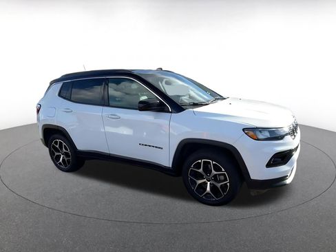Used 2025 Jeep Compass Limited image 2