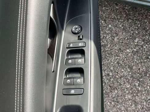 Used 2025 Hyundai Elantra Sport image 11