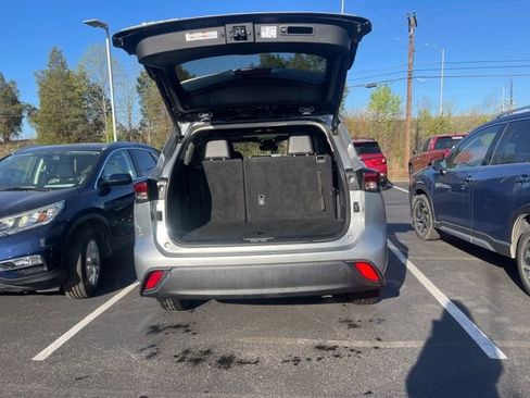 Used 2024 Toyota Highlander XLE image 33