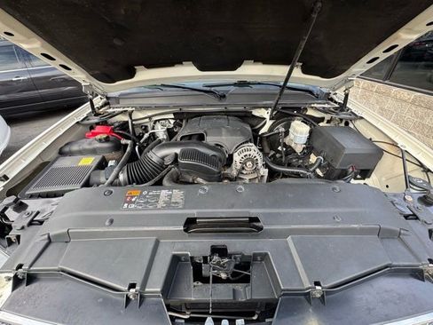 Used 2013 Chevrolet Avalanche LTZ image 7