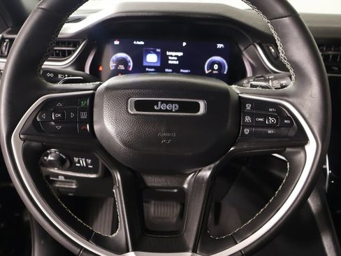 Used 2023 Jeep Grand Cherokee Altitude AWD/4WD image 3