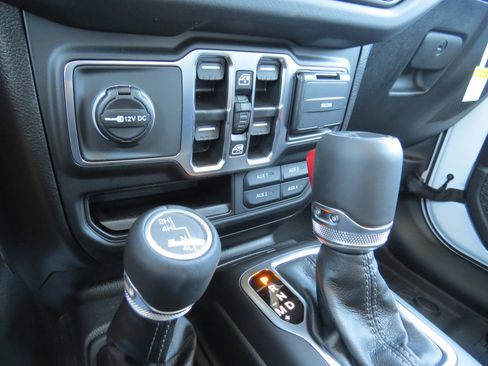 New 2025 Jeep Gladiator Sport image 28