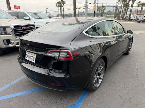 Used 2018 Tesla Model 3 Mid Range image 4