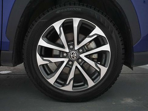 Used 2023 Toyota Corolla Cross XLE image 11