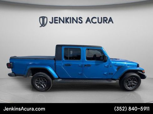 Used 2024 Jeep Gladiator Sport AWD/4WD image 9
