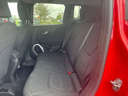 Used 2018 Jeep Renegade Latitude AWD/4WD image 11