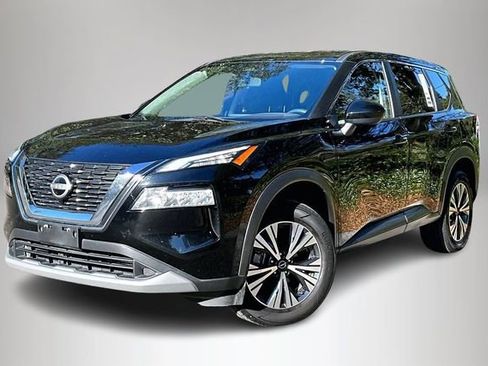 Used 2023 Nissan Rogue SV image 2