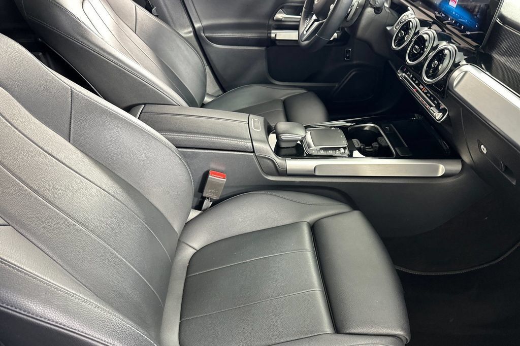 Certified 2022 Mercedes-Benz GLB 250 4MATIC image 21